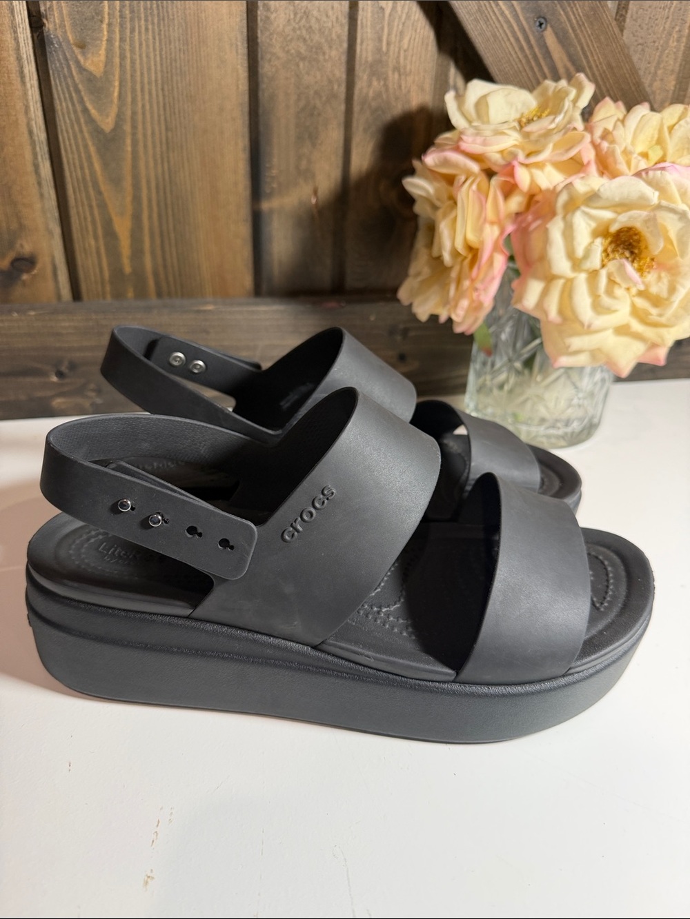 CROCS Women’s Black Platform Strappy Sandals NWOT